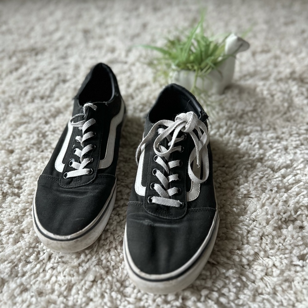 Super cute black and white womens athletic casual simple summer sneakers…